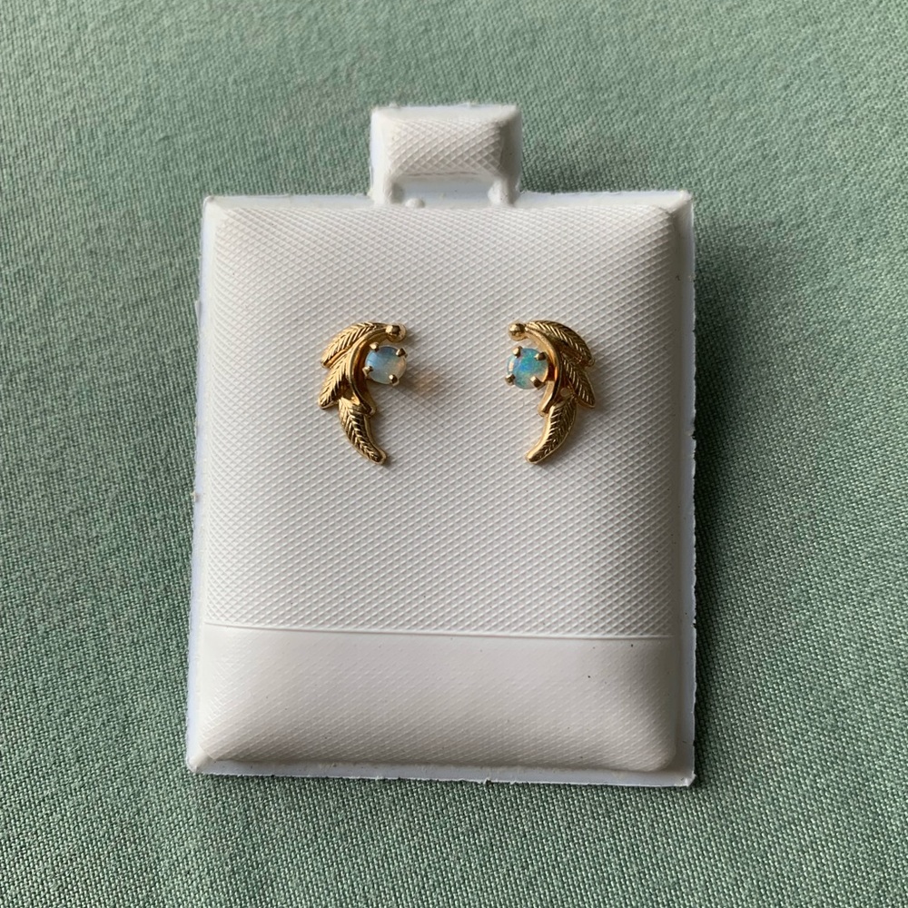 14K Gold Stud Earrings Opal Stone